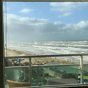 panoramic-beach-apartment.zandvoort-hotels.com/